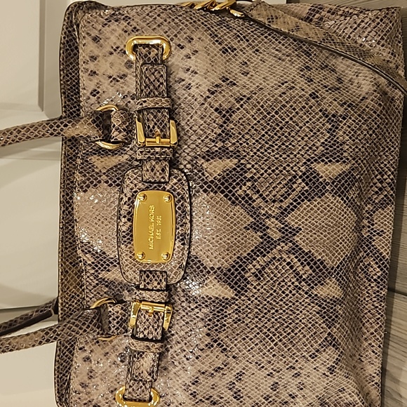 EUC Michael Kors Hamilton snakeskin bag - Picture 5 of 16